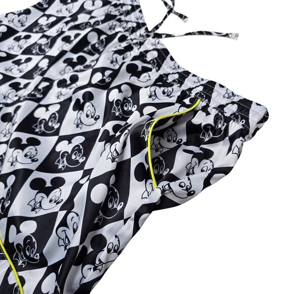 NWOT Disney Mickey Mouse 2 Piece Set Pajamas Sleep Shirt & Shorts Plus Size 1X - Picture 7 of 11